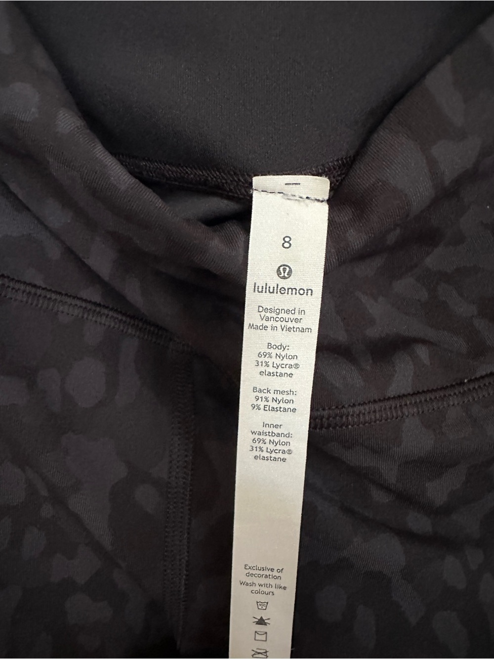 Lulu 7/8 length legging in black leopard print.
